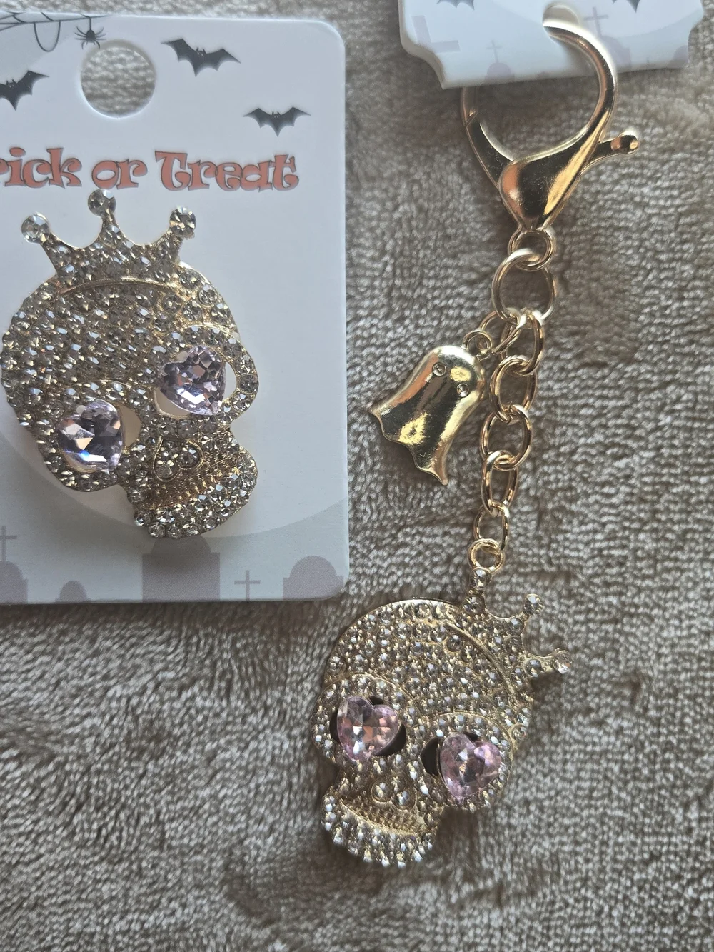 🎃2pc BUNDLE-Skulls💀with Pink Crystal Eyes & Crown Brooch & Keychain🎃NWT